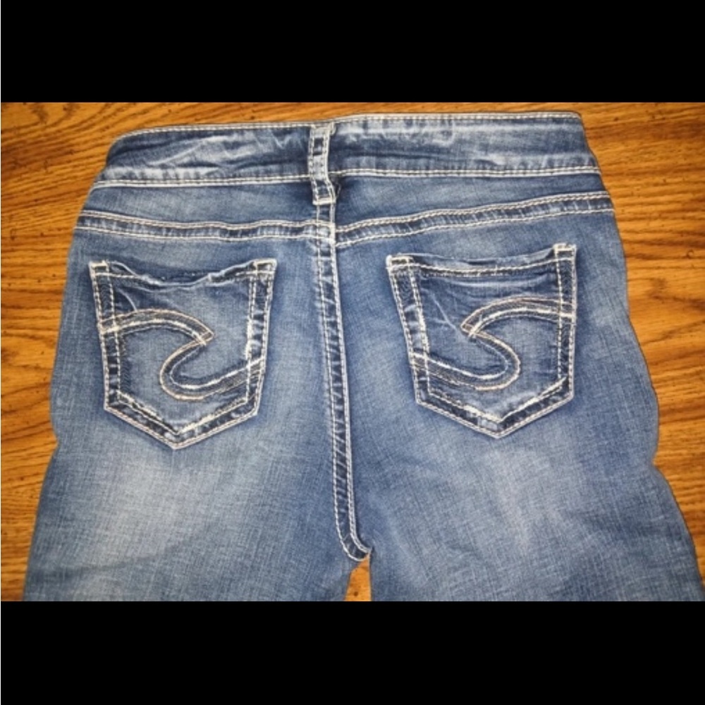Classic Women's Blue Denim Jeans with Contrast Stitching